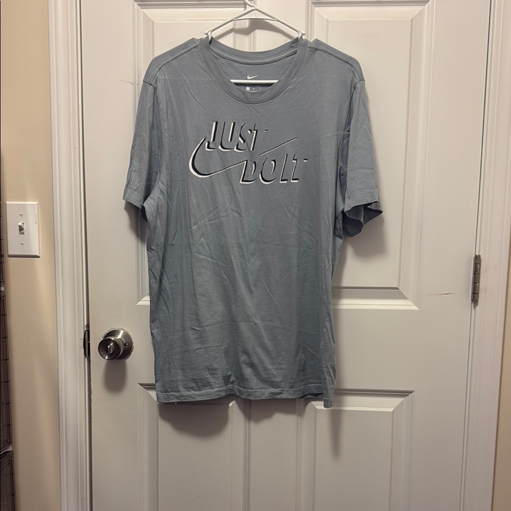 Nike Men's Gray T-Shirt